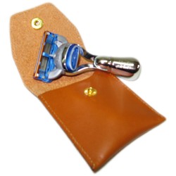 Mini aparat de bărbierit nichelat în toc din piele